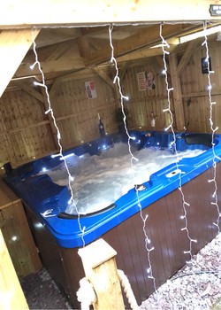 8ft x 8ft Plastic Hot Tub Base under Tahiti Spa 4