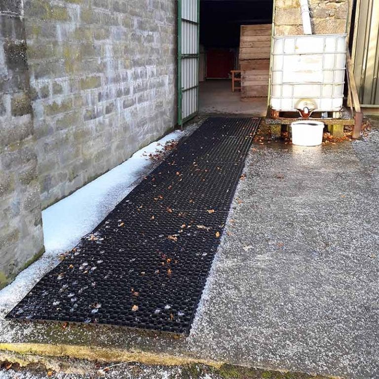 Rubber Grass Mats 23mm Thick 1.5x1m The Garden Range