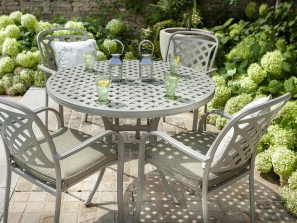 Berkeley 4 Seat Round Dining Set - Image 4