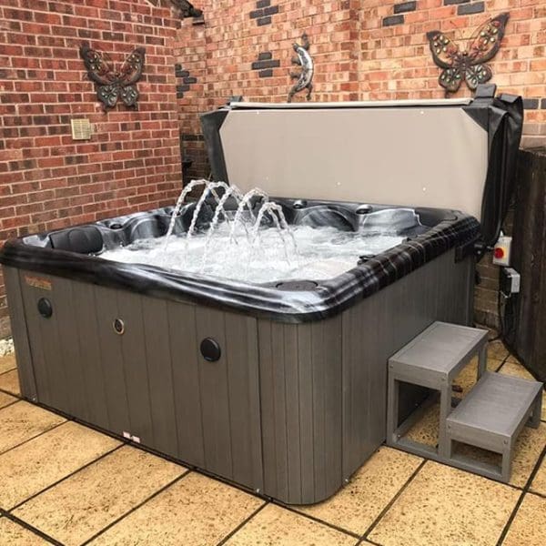 Atlantis Hot Tub - Image 5