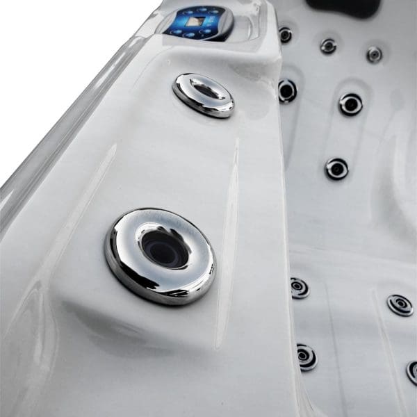 Rixos Hot Tub - Image 3