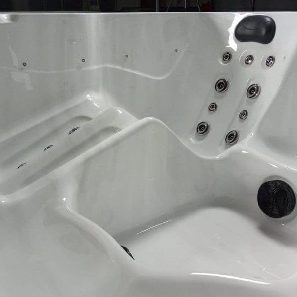 Wyndham Hot Tub - Image 4