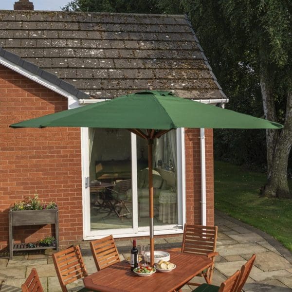 Plumley 6 Seat Dining Set  Green Cushions, Parasol and 15Kg Base - Image 7