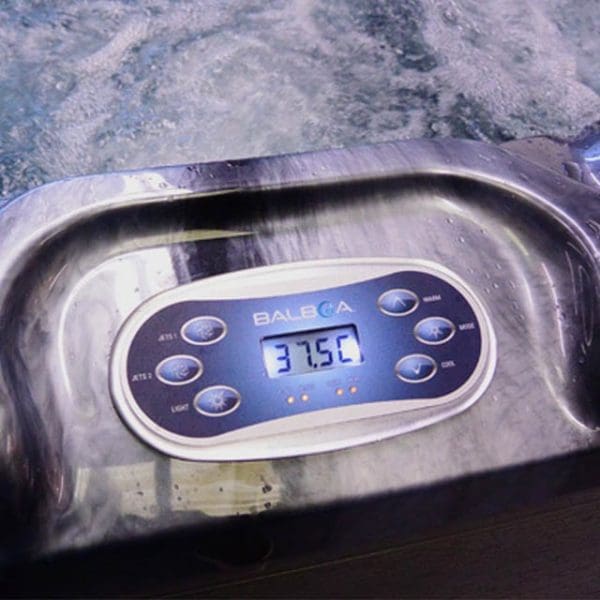 Delano Hot Tub - Image 8