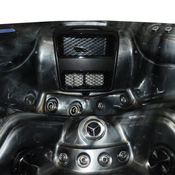 Delano Hot Tub - Image 12