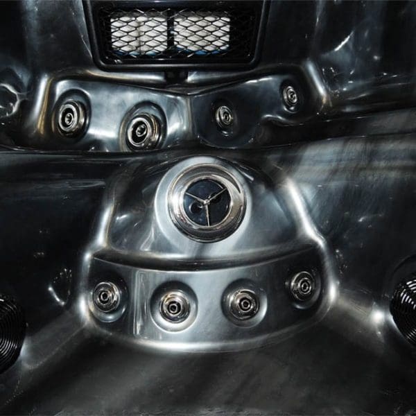 Delano Hot Tub - Image 7