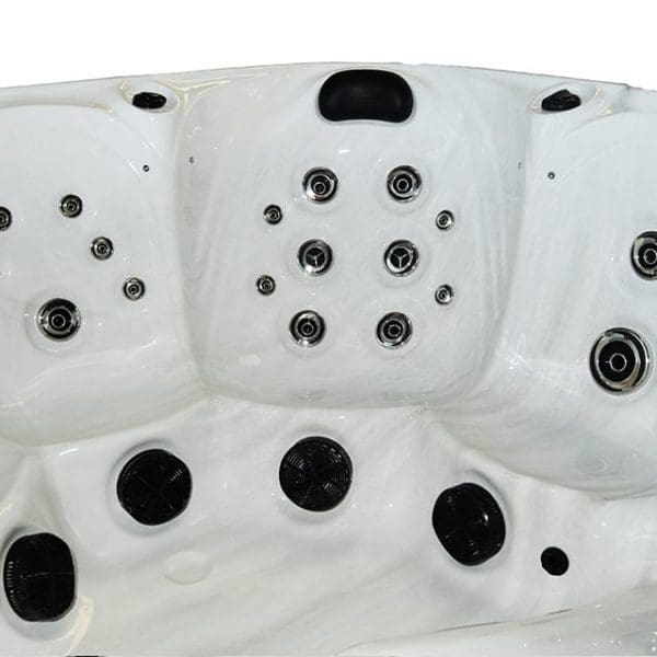 Luxor Hot Tub - Image 5