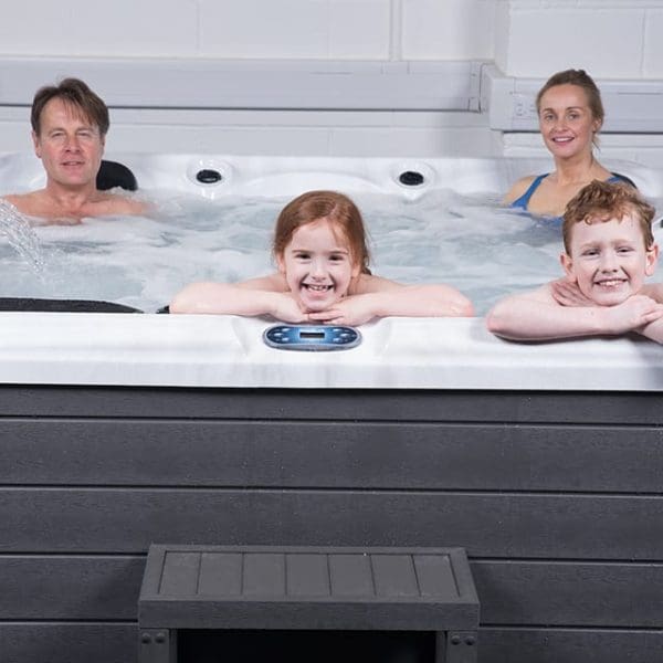 Luxor Hot Tub - Image 4