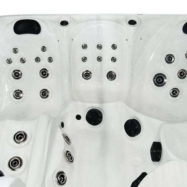 Luxor Hot Tub - Image 6