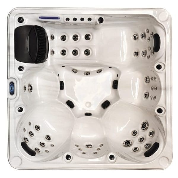 Luxor Hot Tub - Image 2
